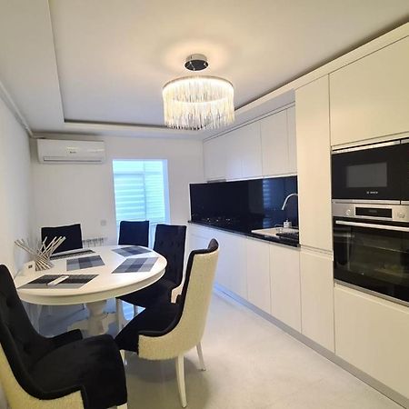 Appartamento Apartament Central Târgu Jiu Esterno foto