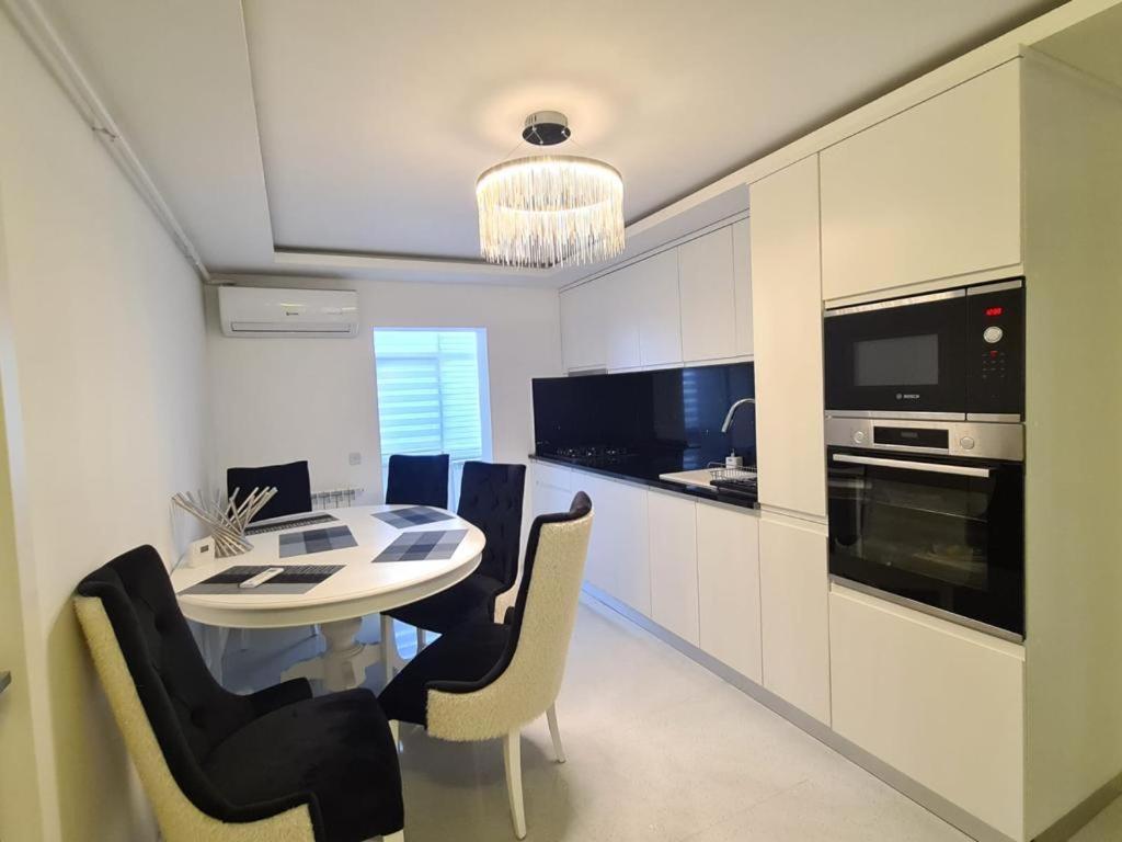 Appartamento Apartament Central Târgu Jiu Esterno foto